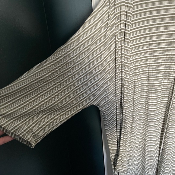 Green striped cardi - Picture 2 of 2